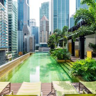 terrasse verdoyante piscine coeur de la ville