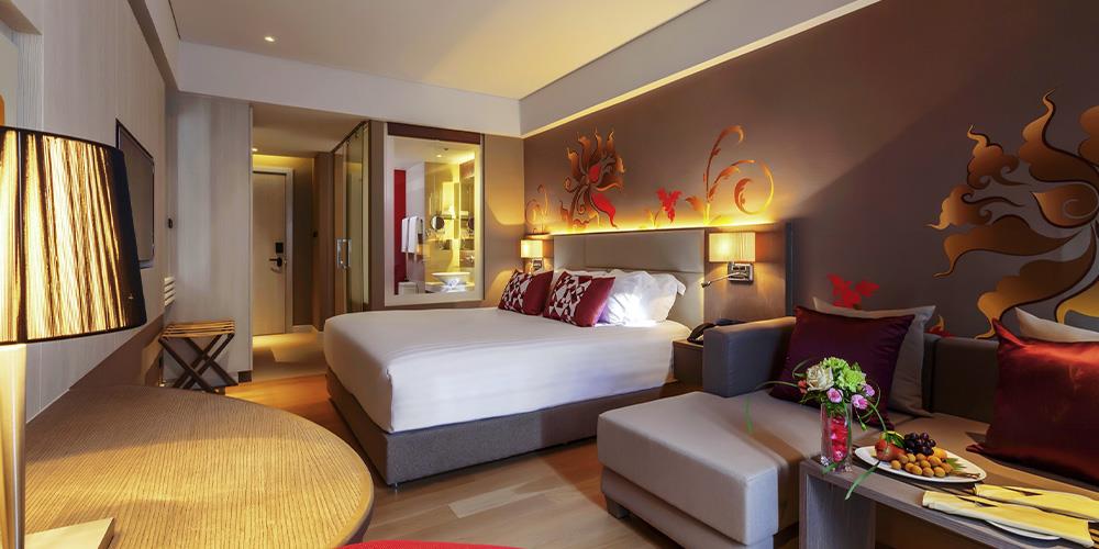 Families looking for larger spaces can stay at the Grand Mercure Phuket Patong, which offers a range of activities and villas designed for<br> large groups.<br/>