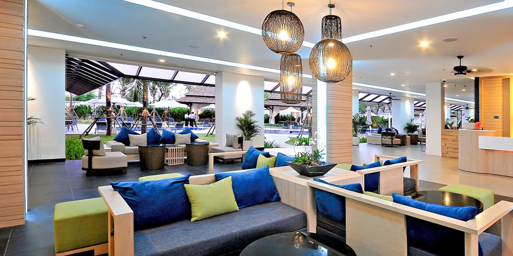 L'ibis Phuket Kata est un hôtel économique lifestyle confortable, situé à dix minutes de marche de la plage de Kata. Les chambres modernes, la piscine <br>extérieure, le restaurant et le bar sont parfaits pour des vacances entre amis, en famille ou en couple.<br/>